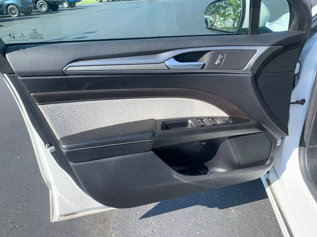 Used 2020 Ford Fusion SE w/ Equipment Group 151A FWD image 31