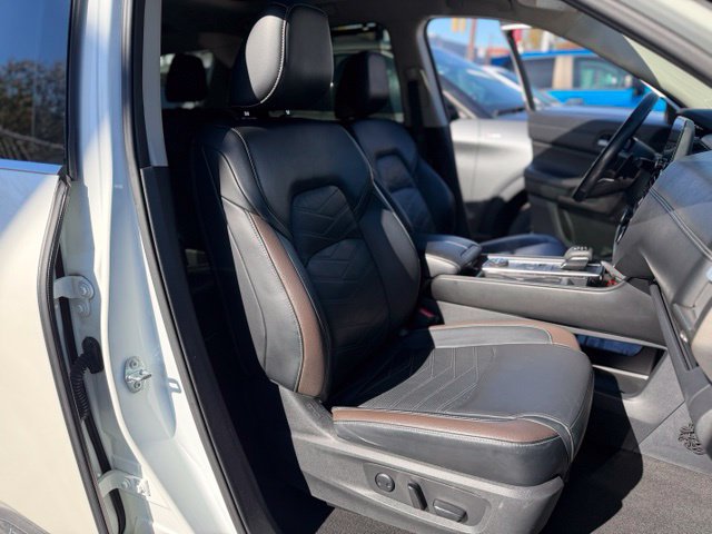 Used 2023 Nissan Pathfinder Platinum AWD/4WD image 34