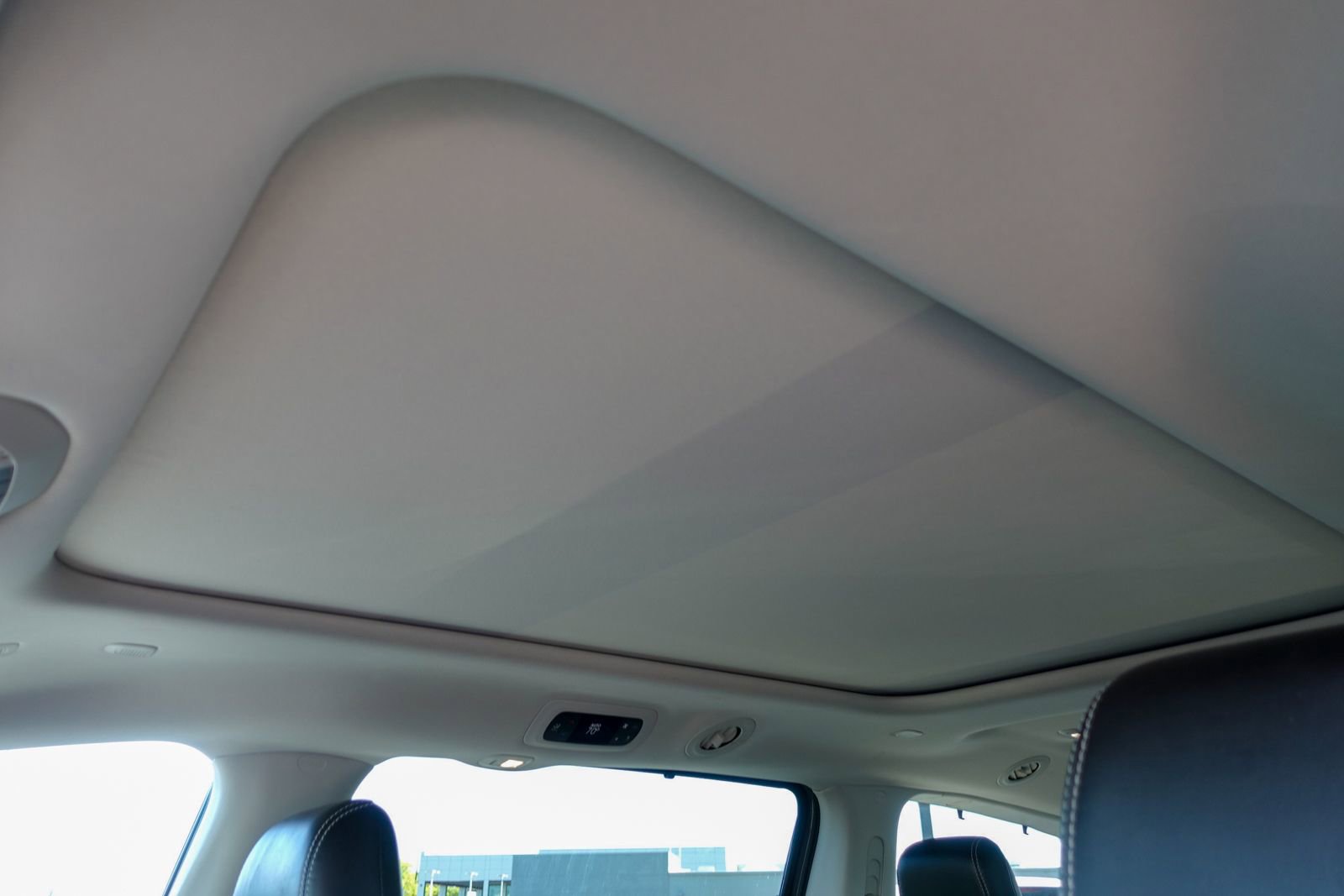 Used 2023 Chrysler Pacifica Limited FWD image 21