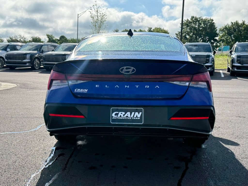 Certified 2025 Hyundai Elantra Sport FWD image 6
