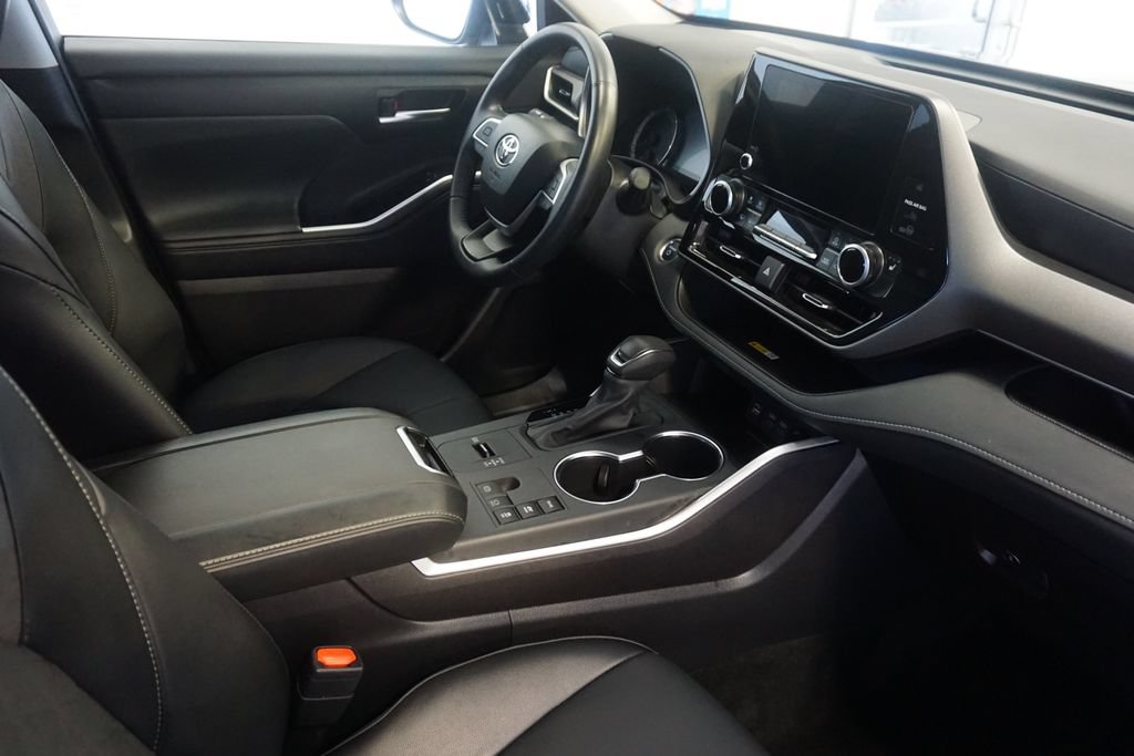 Used 2025 Toyota Highlander XLE AWD/4WD image 29