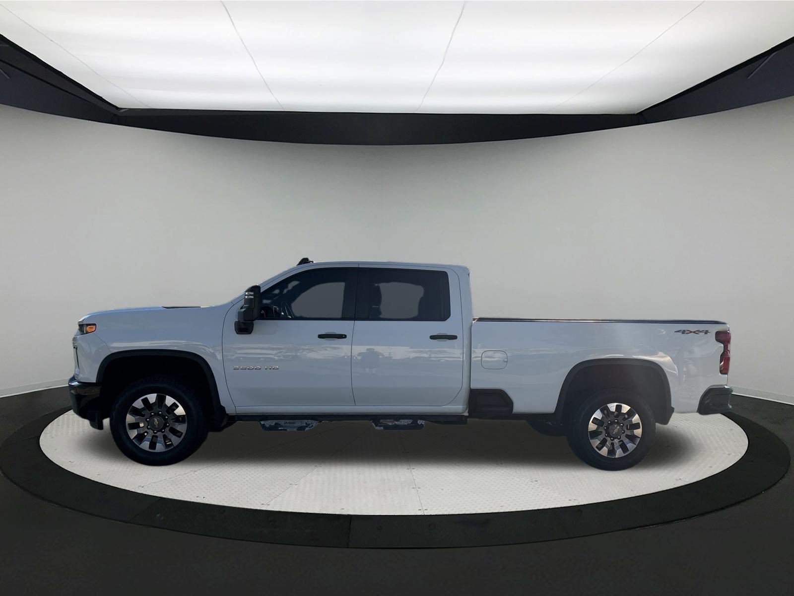 Used 2022 Chevrolet Silverado 2500 Custom w/ Custom Convenience Package AWD/4WD image 2