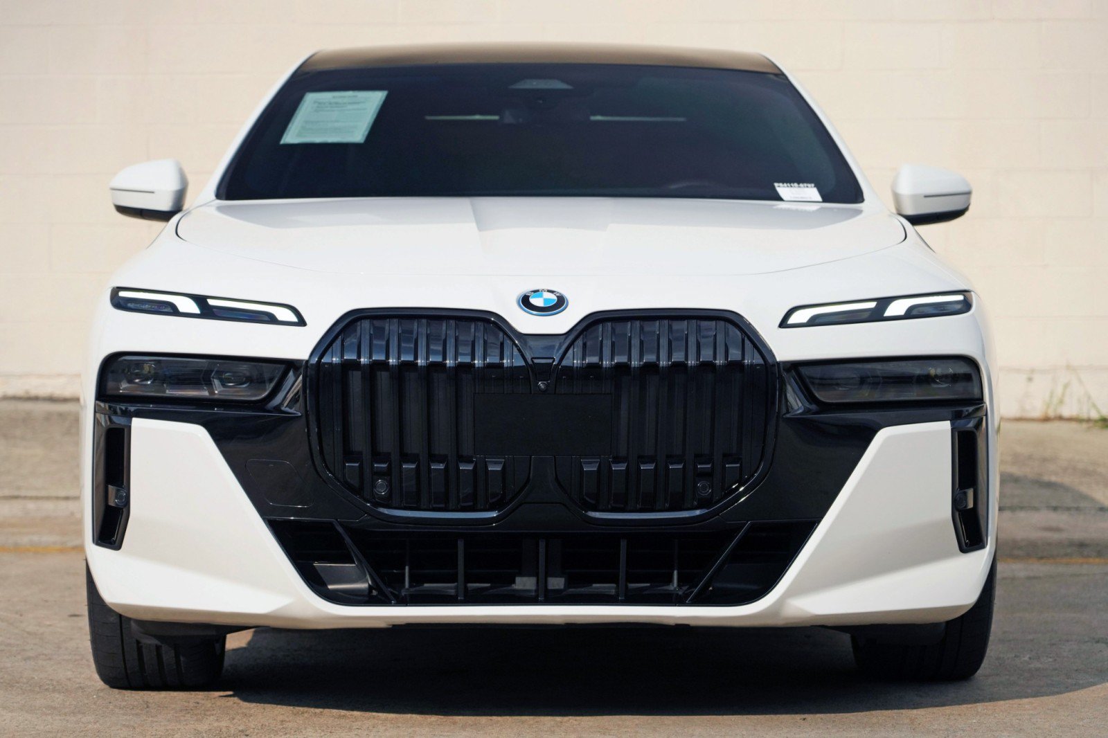 Used 2024 BMW i7 xDrive60 w/ Premium Package AWD/4WD image 6