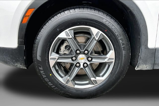 Used 2025 Chevrolet Blazer LT FWD image 9