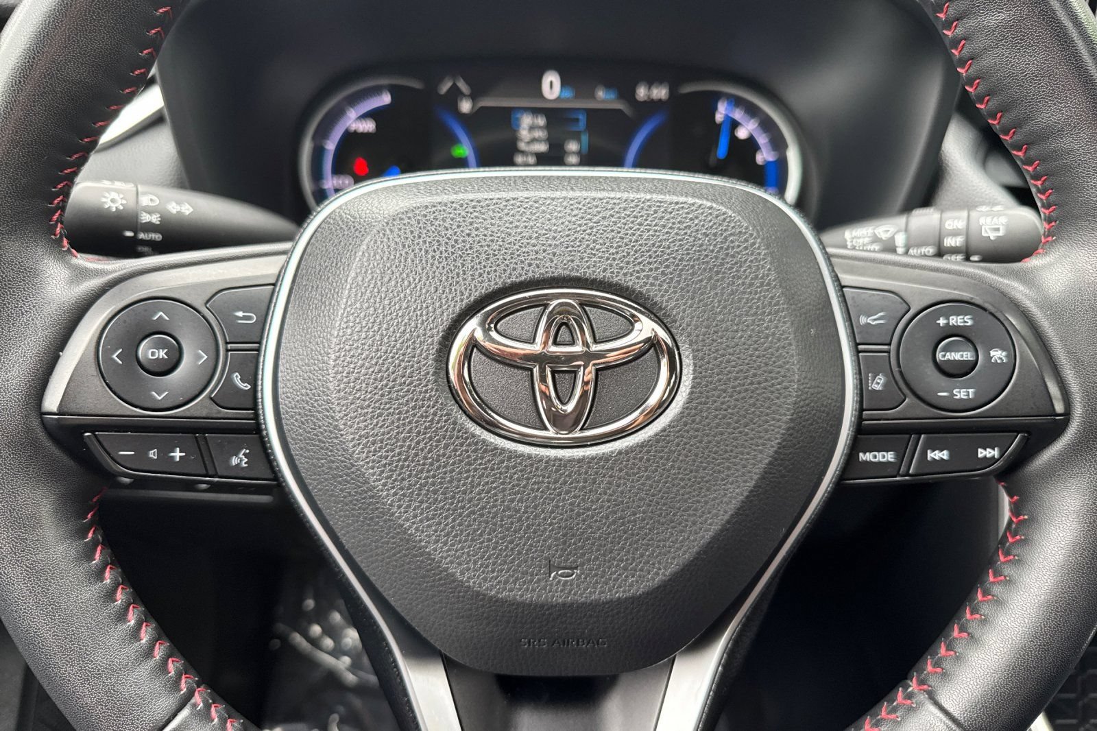 Used 2022 Toyota RAV4 SE w/ Weather & Moonroof Package AWD/4WD image 24