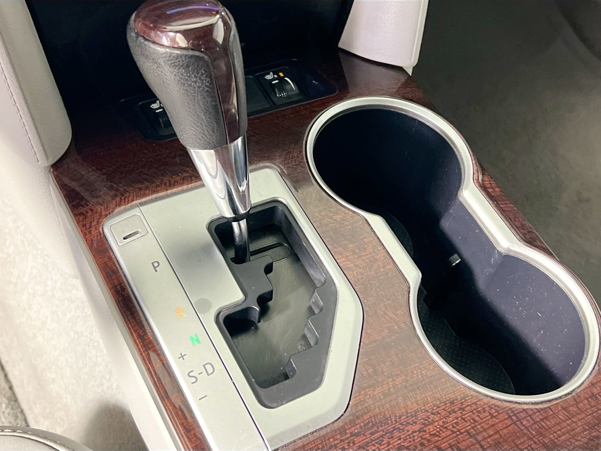 Used 2014 Toyota Camry XLE w/ Leather Package image 25