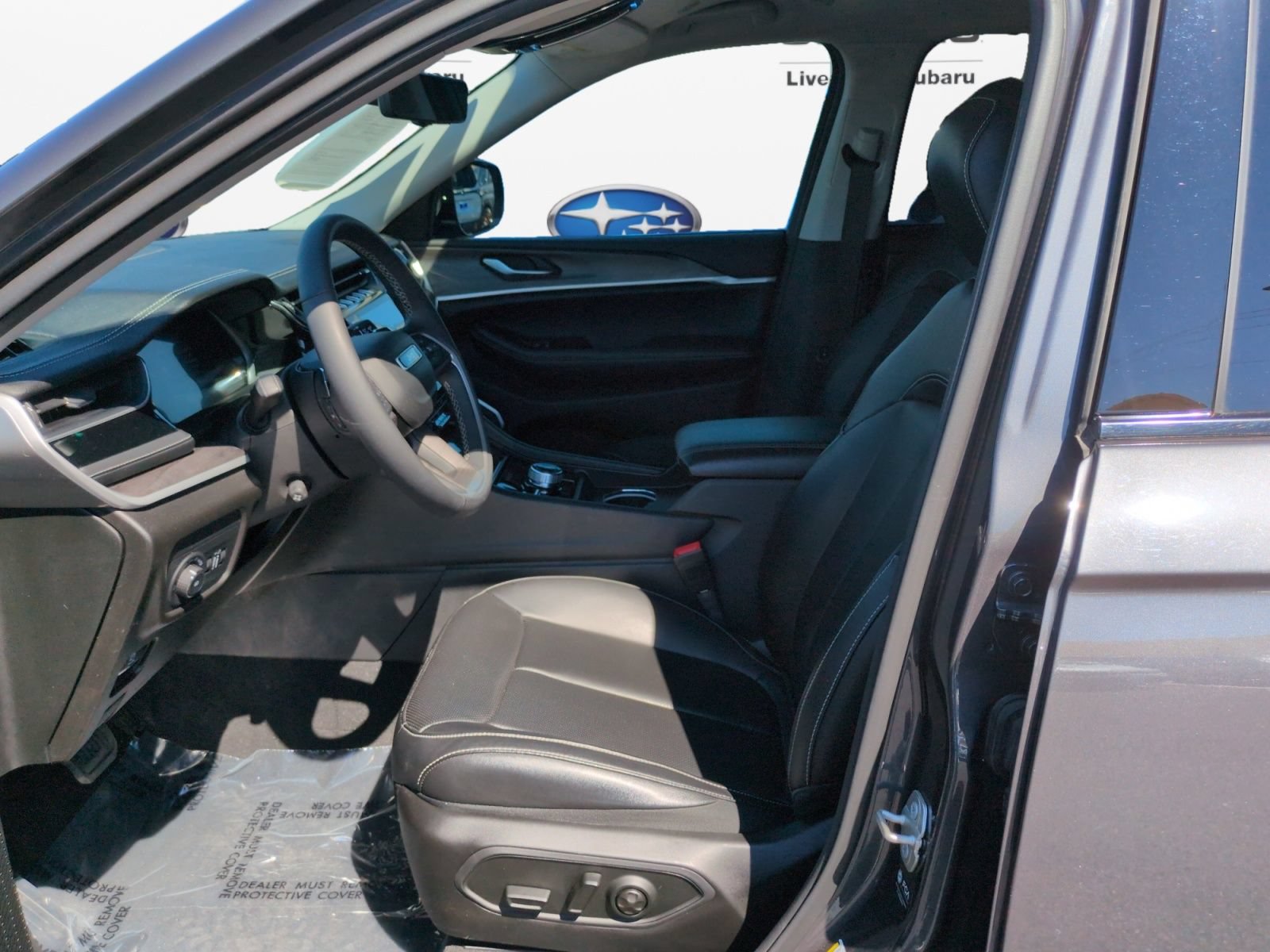 Used 2023 Jeep Grand Cherokee L Limited w/ Luxury Tech Group II AWD/4WD image 10