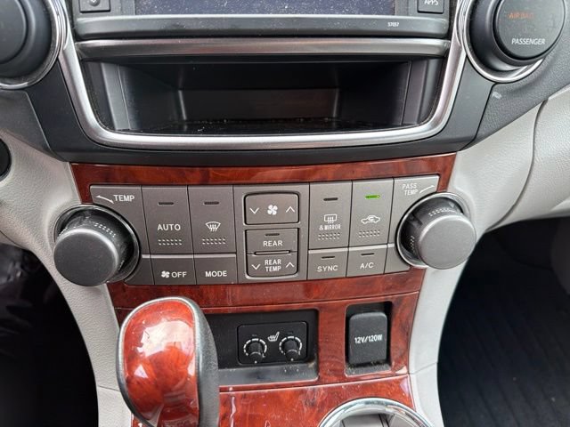 Used 2013 Toyota Highlander Limited AWD/4WD image 9
