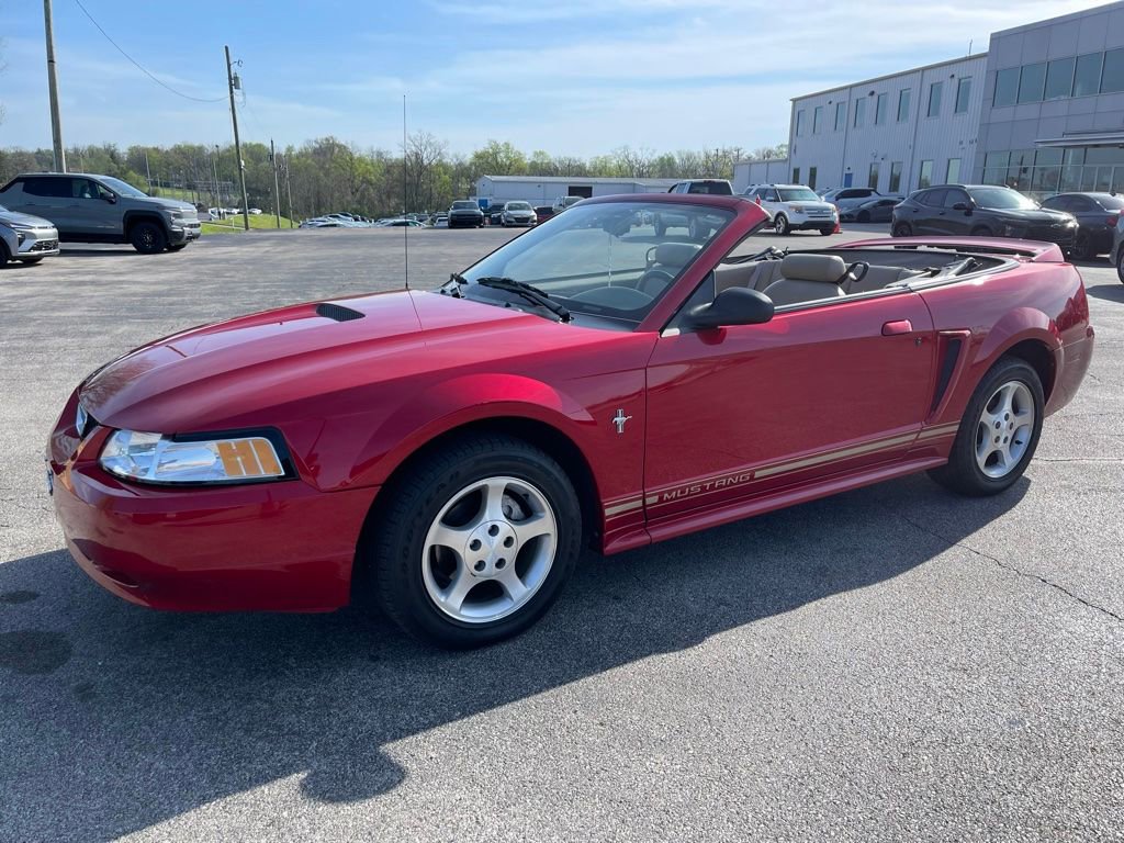 Used 2000 Ford Mustang Convertible RWD image 11