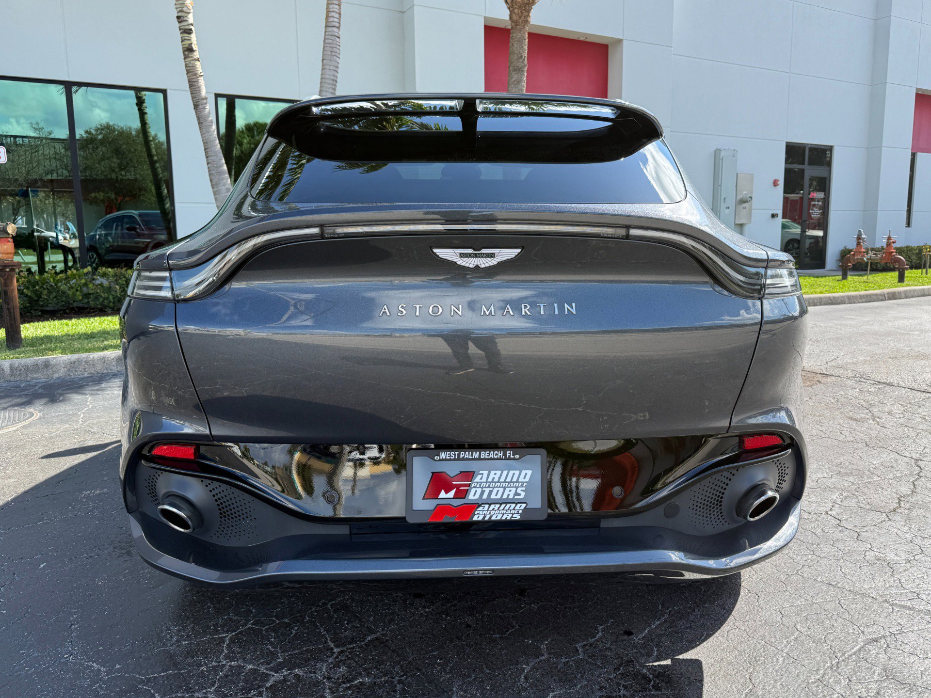 Used 2022 Aston Martin DBX AWD/4WD image 19