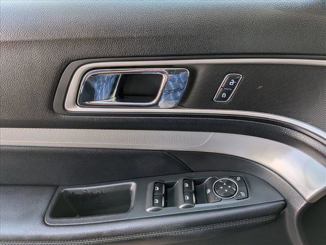 Used 2016 Ford Explorer XLT w/ Equipment Group 202A AWD/4WD image 15