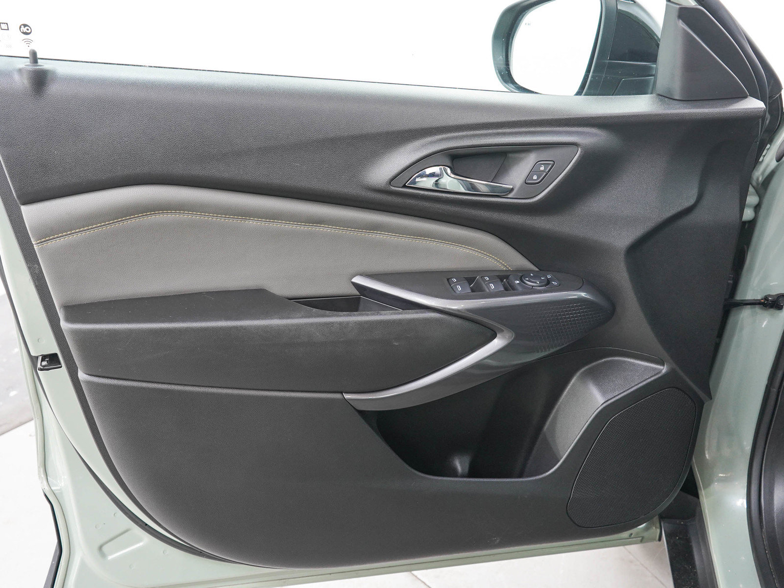 Used 2024 Chevrolet Trax ACTIV w/ Sunroof Package FWD image 19