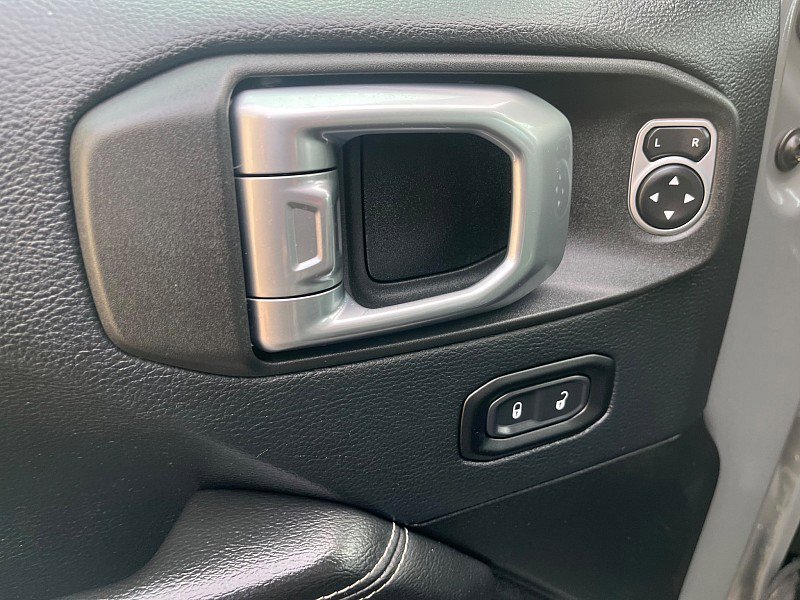 Used 2019 Jeep Wrangler Unlimited Sahara w/ Dual Top Group image 27