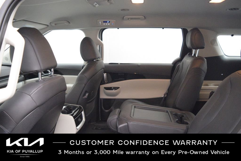 Used 2024 Kia Carnival EX FWD image 12