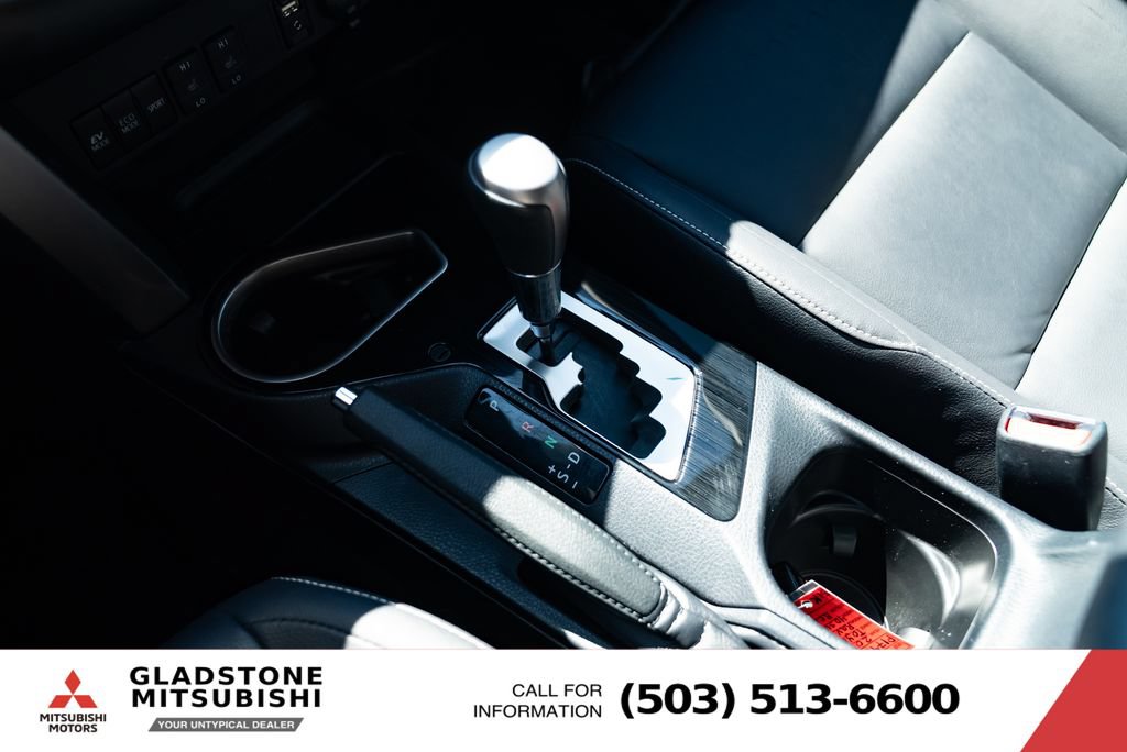Used 2018 Toyota RAV4 Limited w/ Advanced Technology Package AWD/4WD image 18