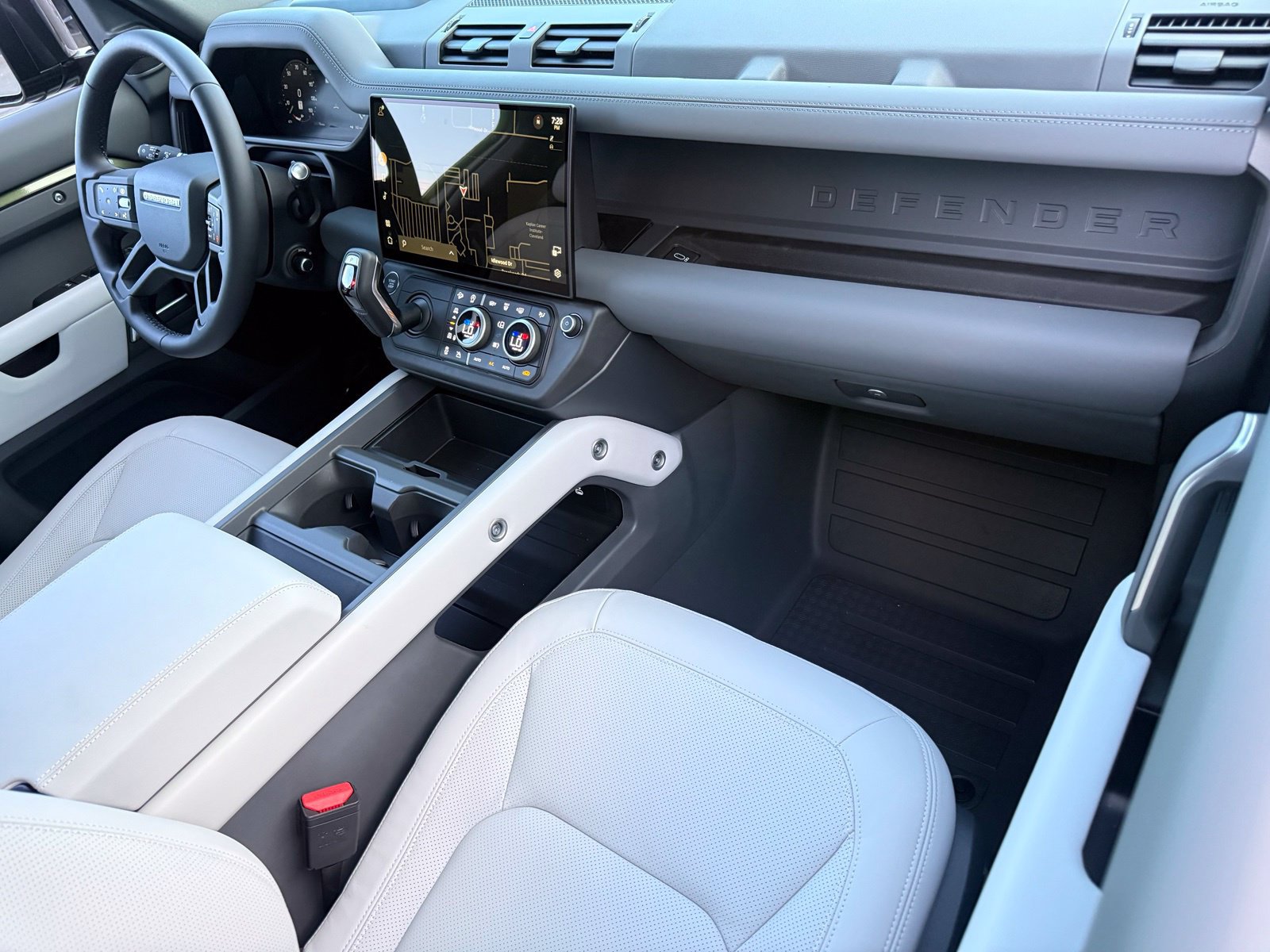 New 2026 Land Rover Defender 110 X-Dynamic SE AWD/4WD image 15