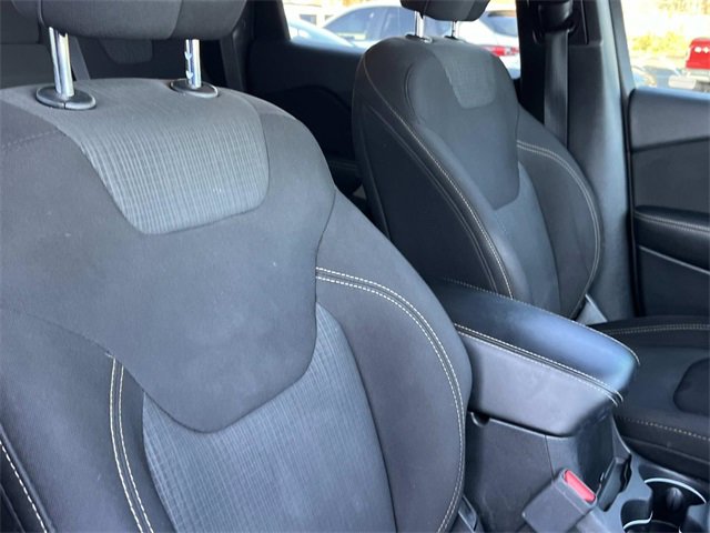 Used 2017 Jeep Cherokee Latitude w/ Safety/Convenience Group image 23