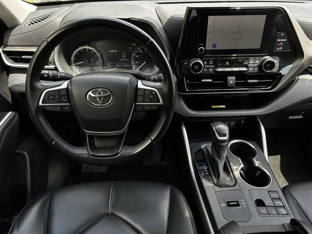 Used 2023 Toyota Highlander XLE FWD image 13