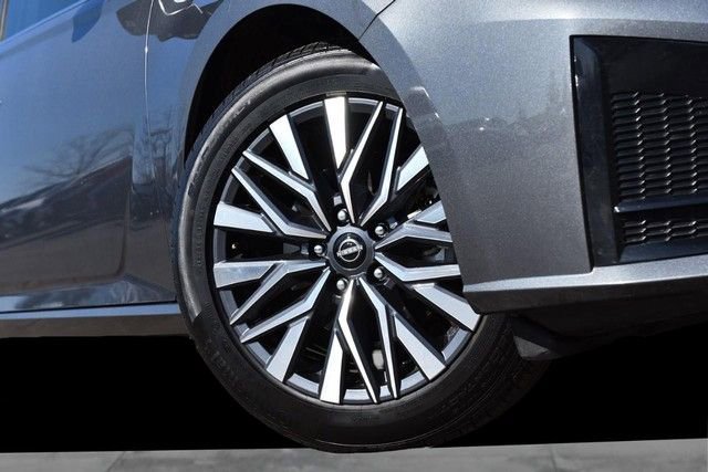 Certified 2025 Nissan Altima 2.5 SV image 3