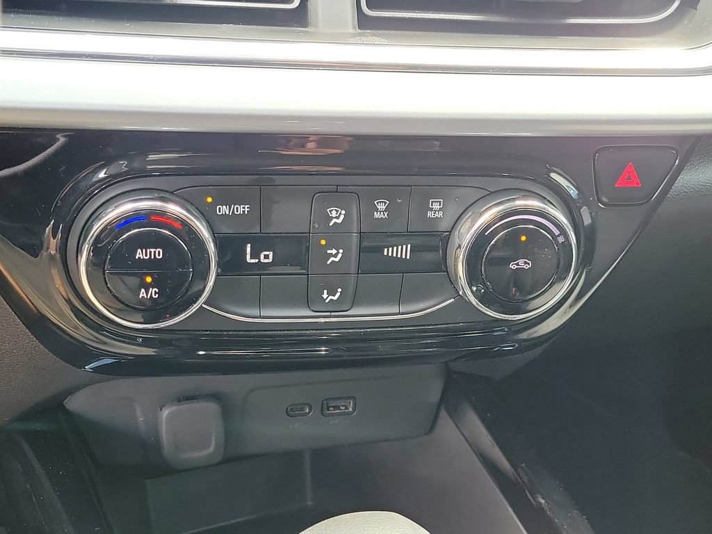 Used 2025 Chevrolet Trax LT FWD image 33