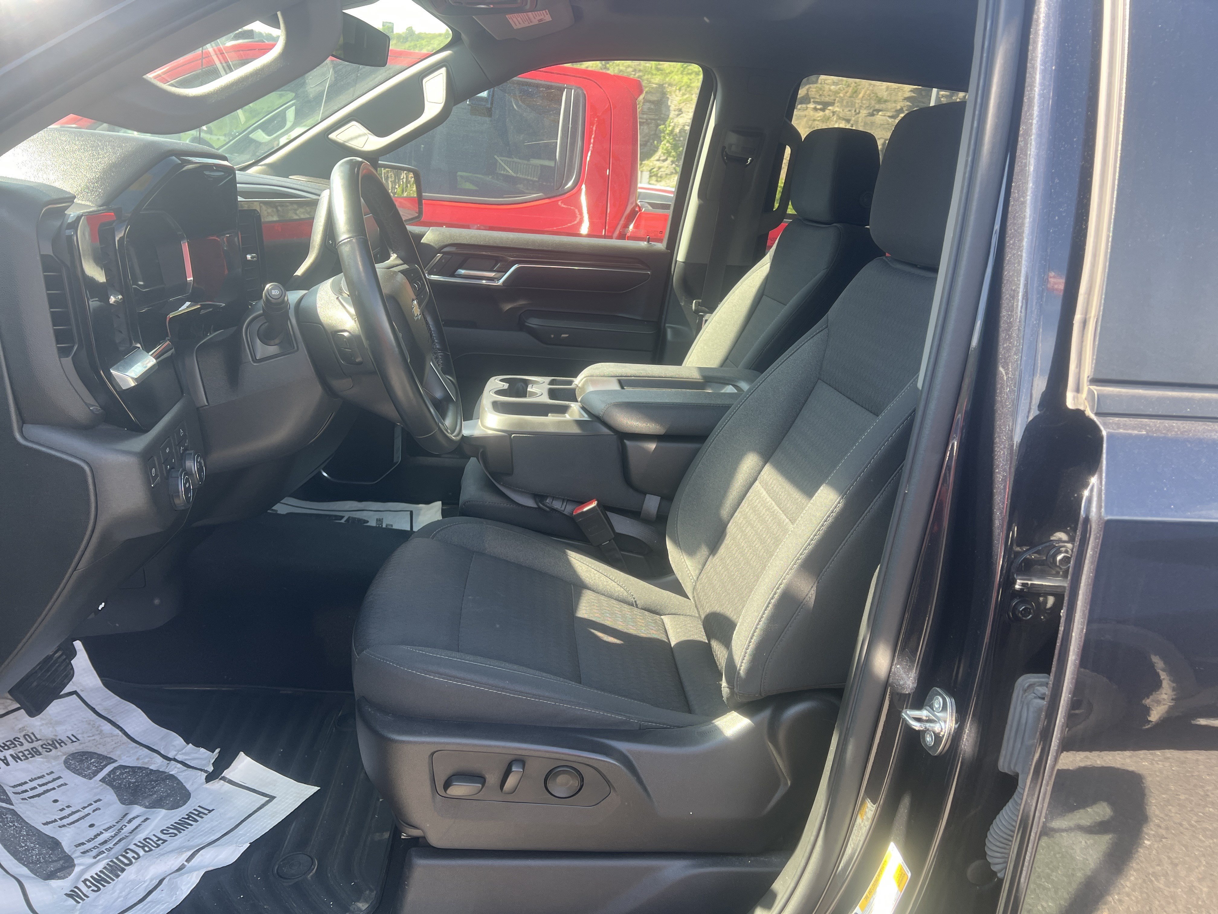 Used 2023 Chevrolet Silverado 1500 LT AWD/4WD image 7