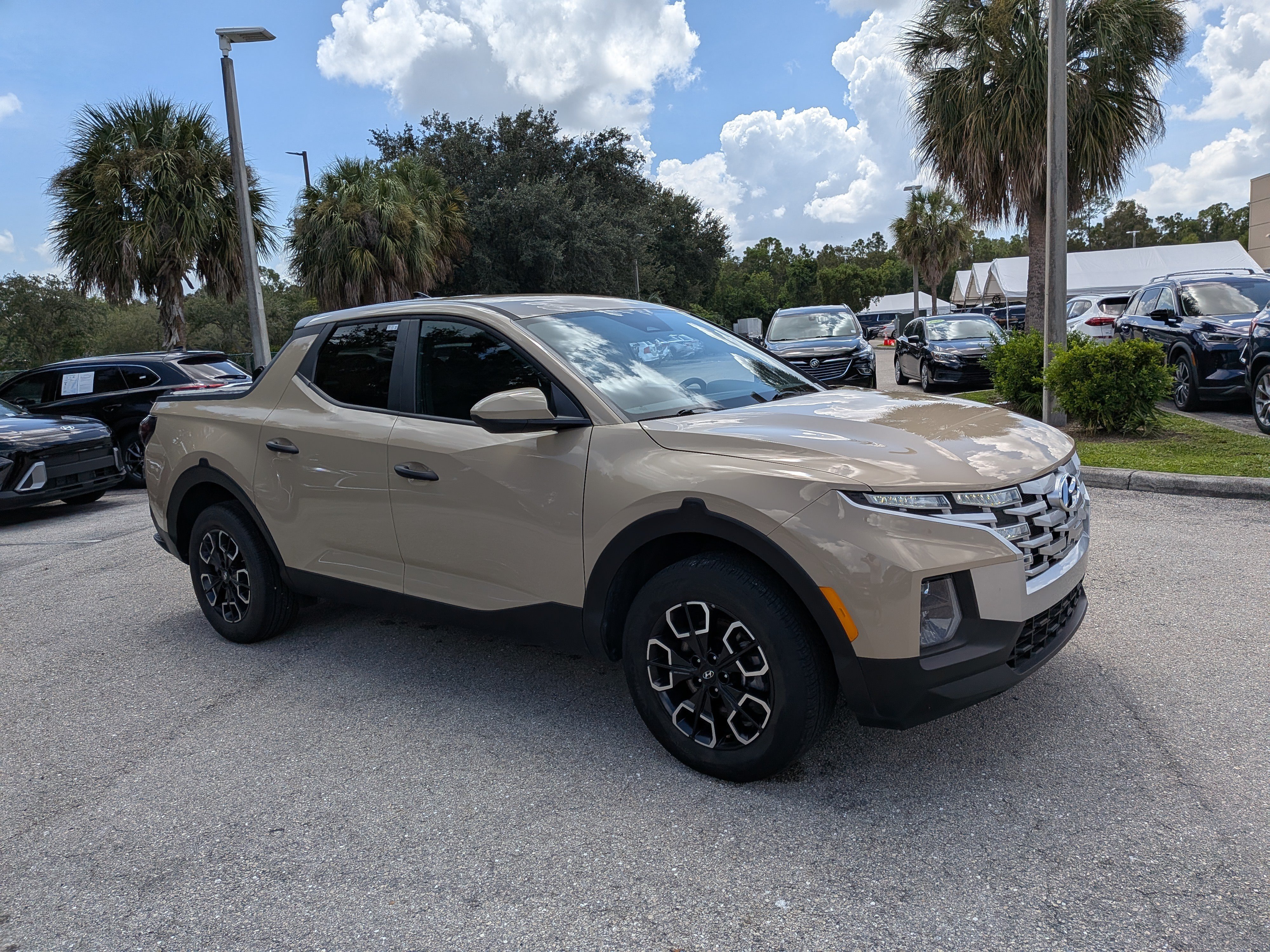 Used 2024 Hyundai Santa Cruz SE FWD image 1