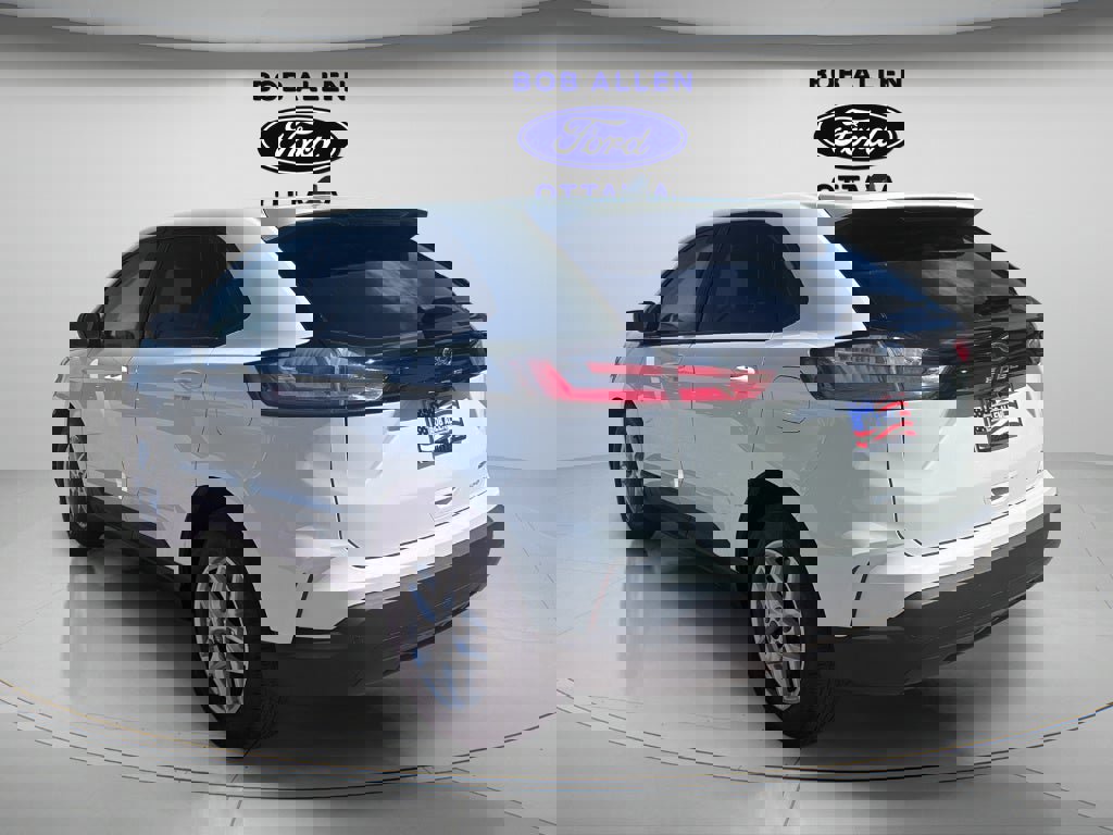 Used 2022 Ford Edge SE image 11