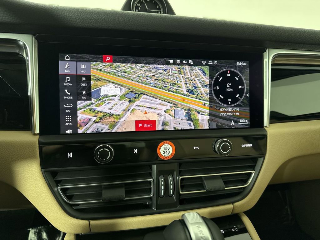 Certified 2025 Porsche Macan image 27