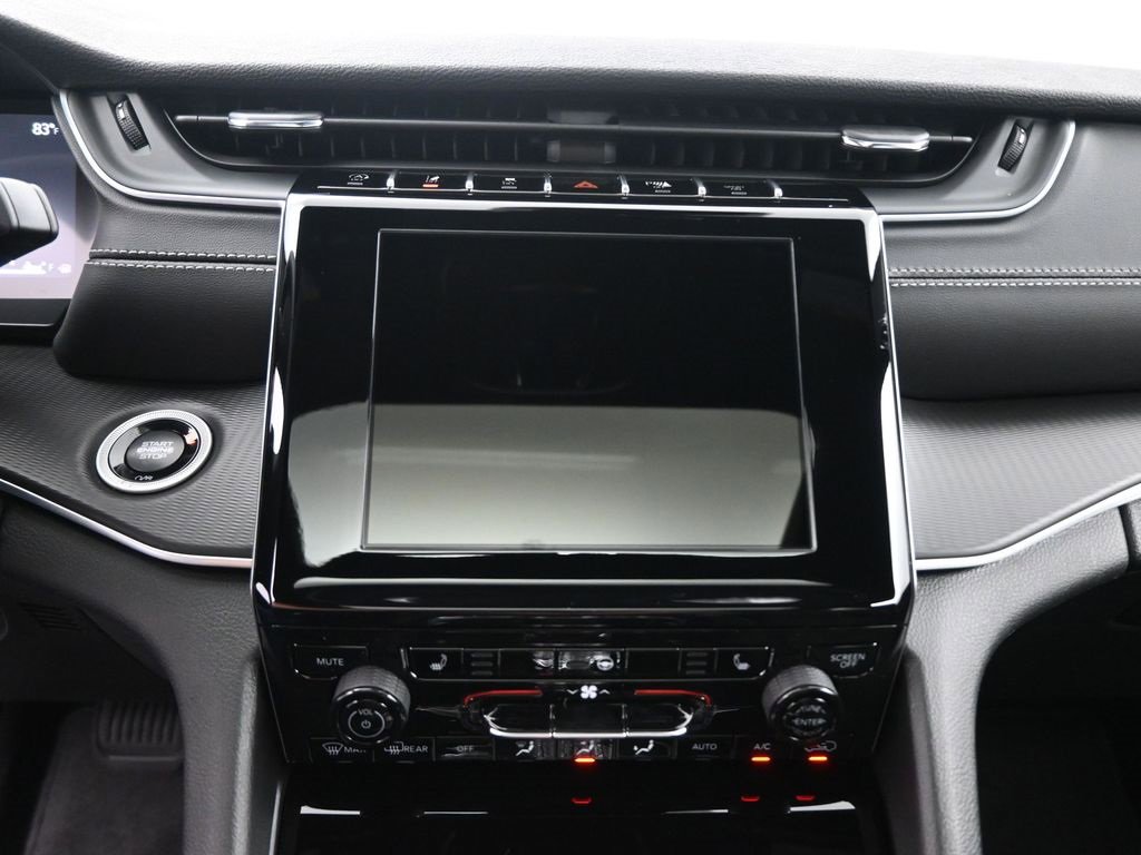 New 2025 Jeep Grand Cherokee L Altitude image 32