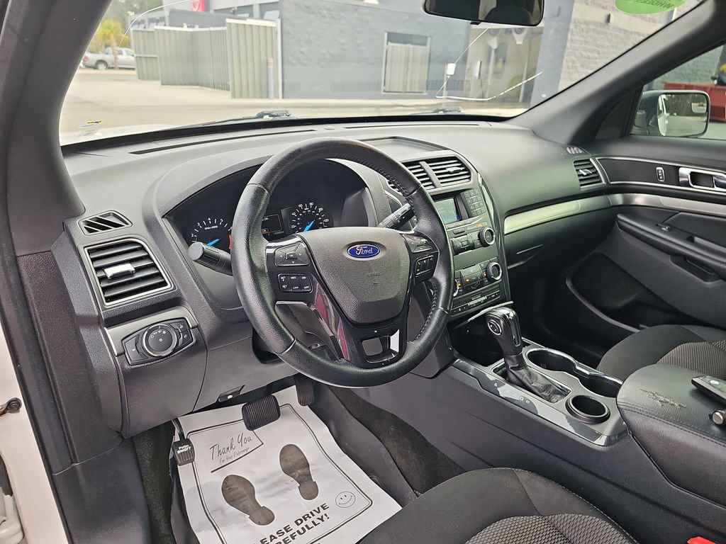 Used 2018 Ford Explorer XLT image 19