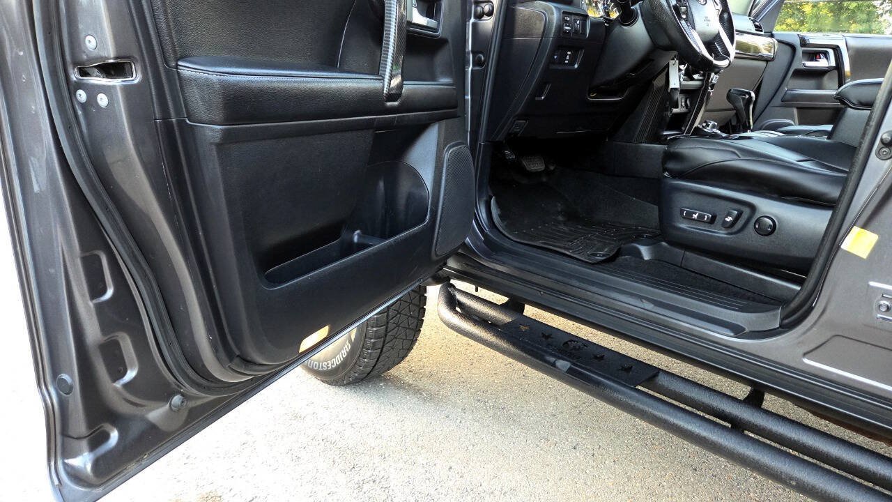 Used 2014 Toyota 4Runner SR5 AWD/4WD image 31