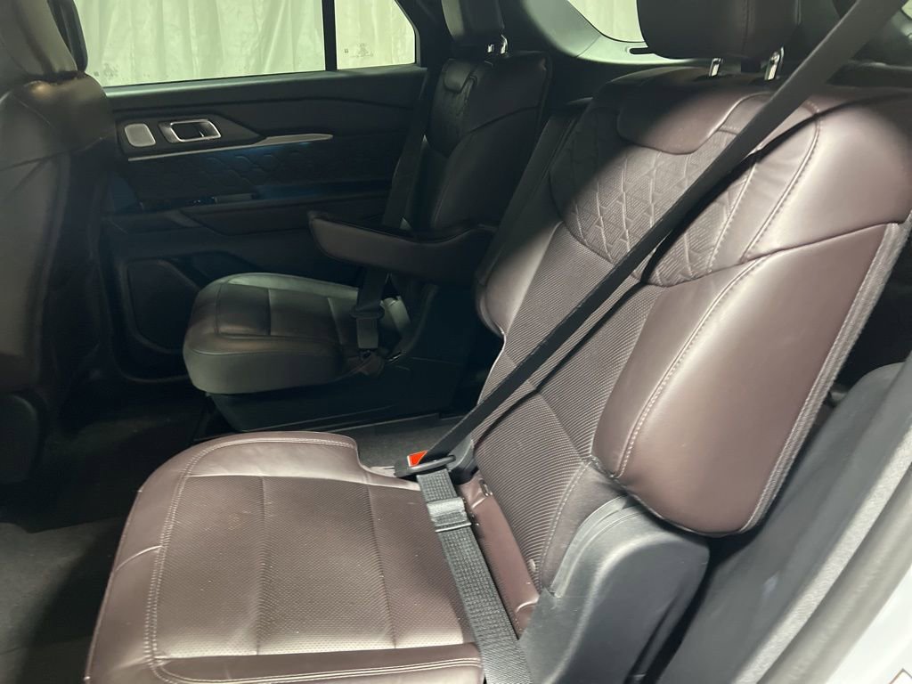 Used 2025 Ford Explorer Platinum w/ LUX Leather Package image 21