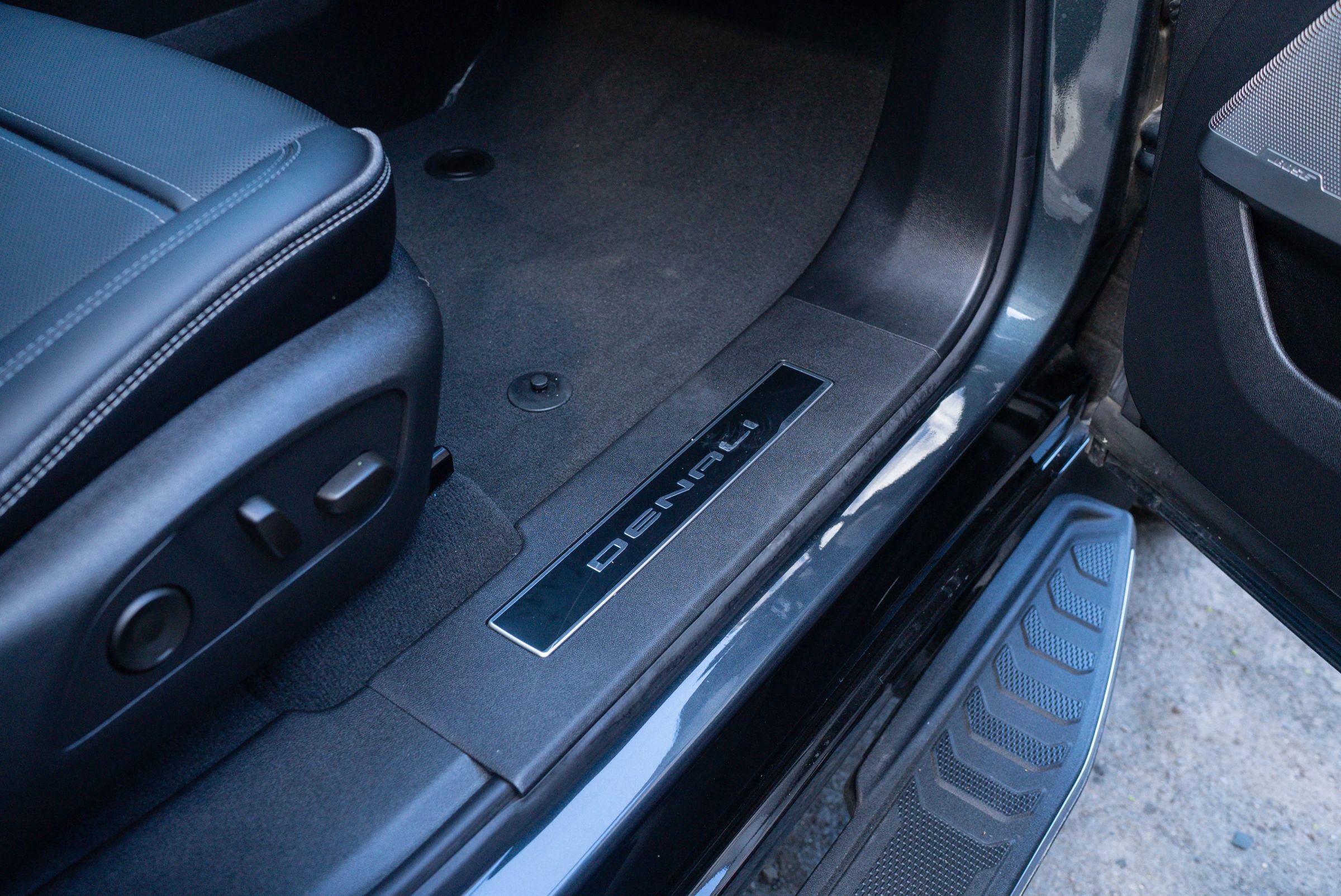 Used 2025 GMC Sierra EV Denali image 37