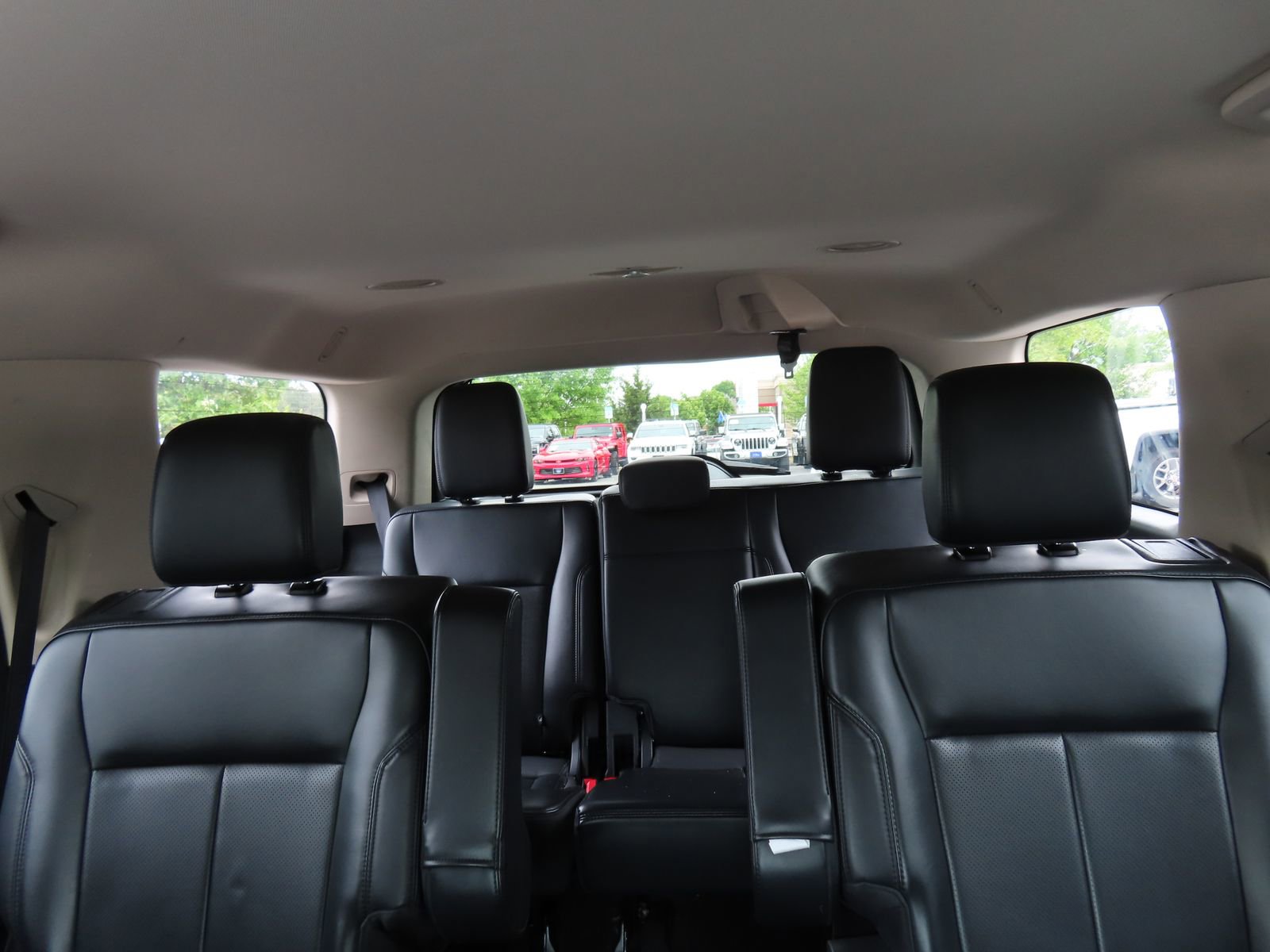 Used 2024 Ford Expedition XLT AWD/4WD image 39
