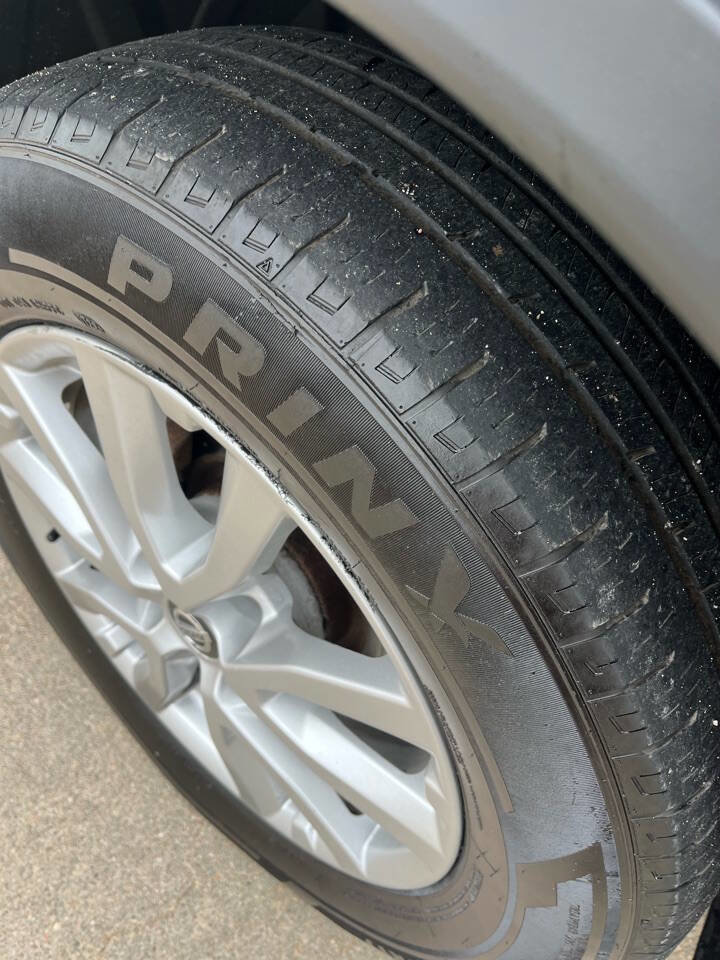 Used 2017 Nissan Rogue SV image 16