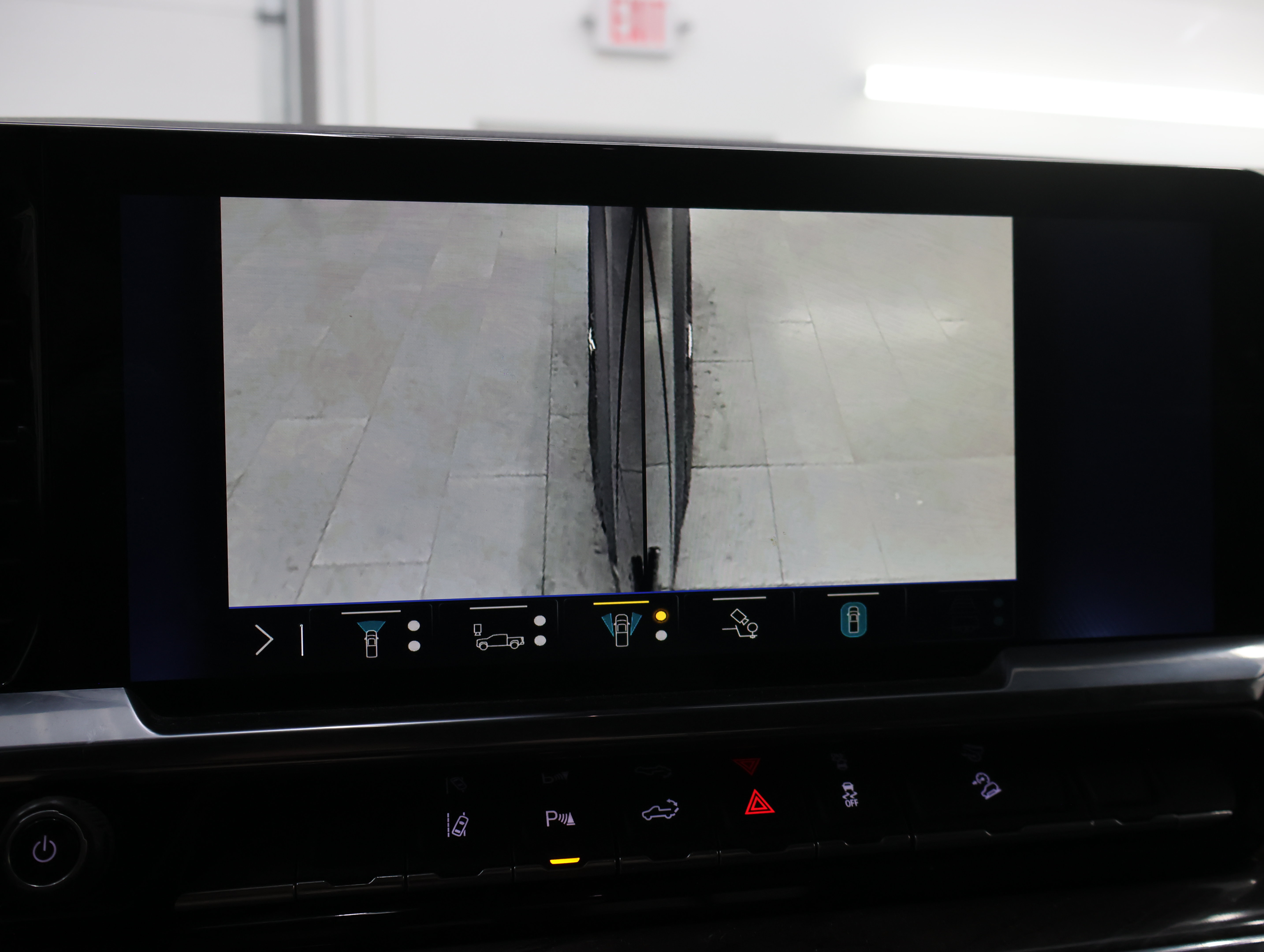Used 2024 Chevrolet Silverado 2500 LTZ w/ LTZ Plus Package AWD/4WD image 21