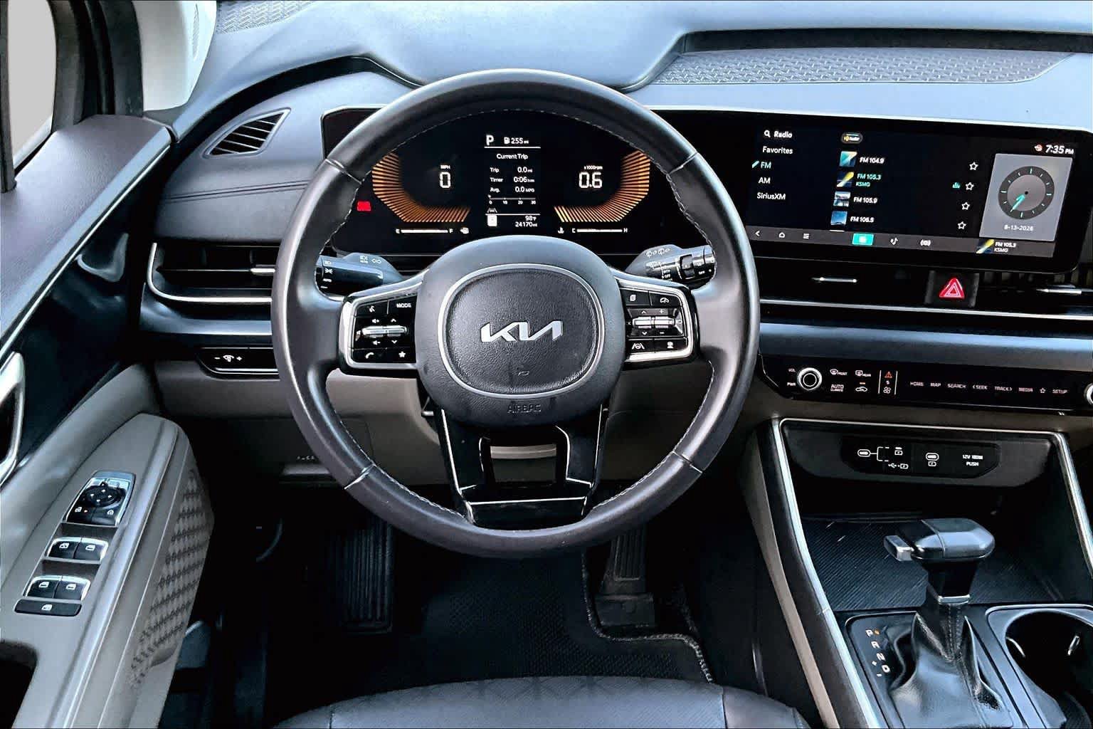Used 2025 Kia Carnival FWD image 6