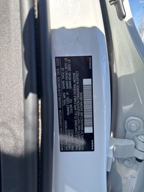 Certified 2025 Volvo XC60 B5 Plus image 28