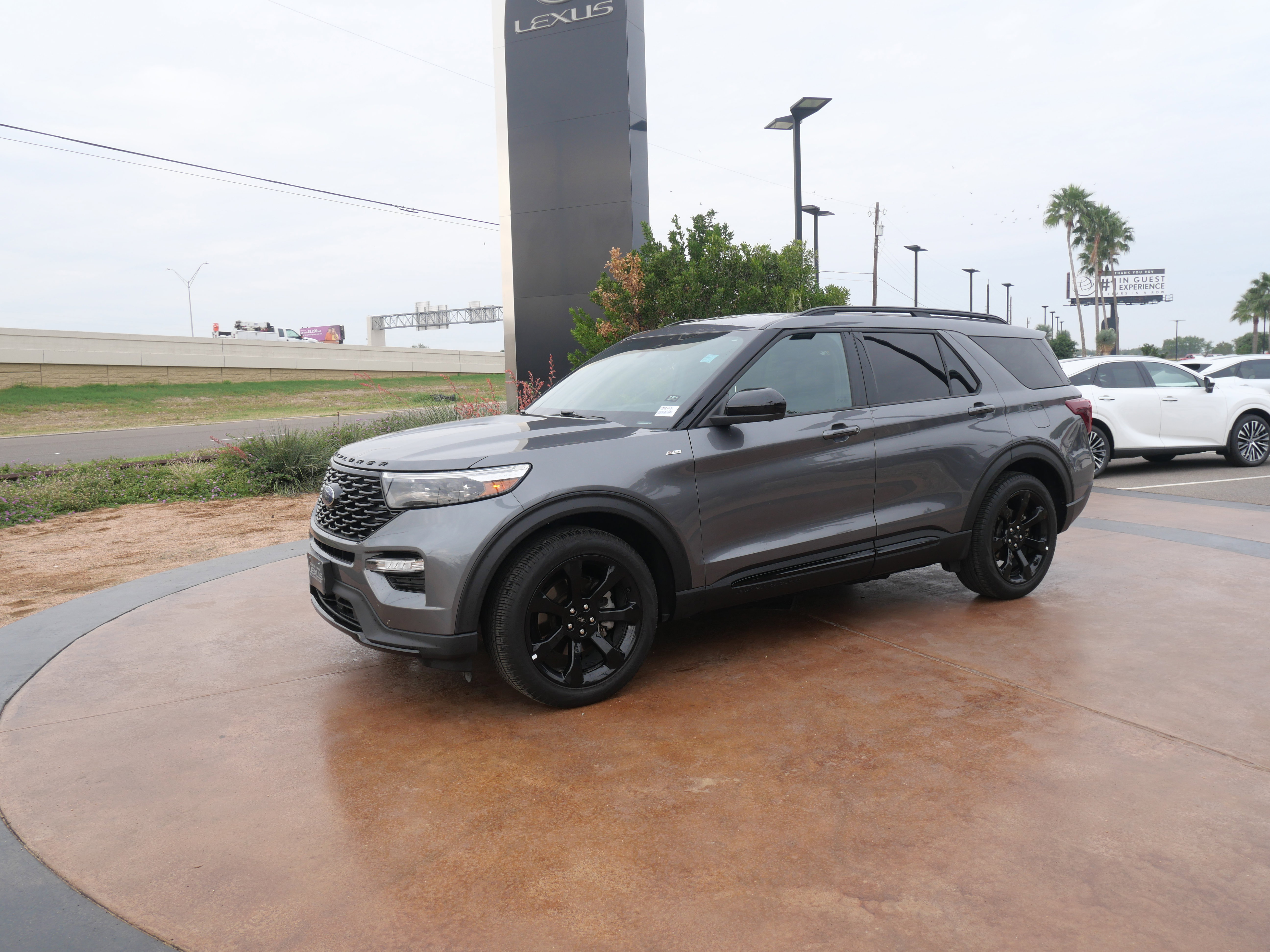 Used 2023 Ford Explorer ST-Line w/ Class IV Trailer Tow Package image 5