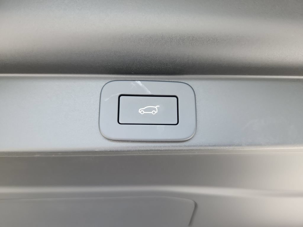 New 2026 Land Rover Range Rover Long Wheelbase SE AWD/4WD image 14