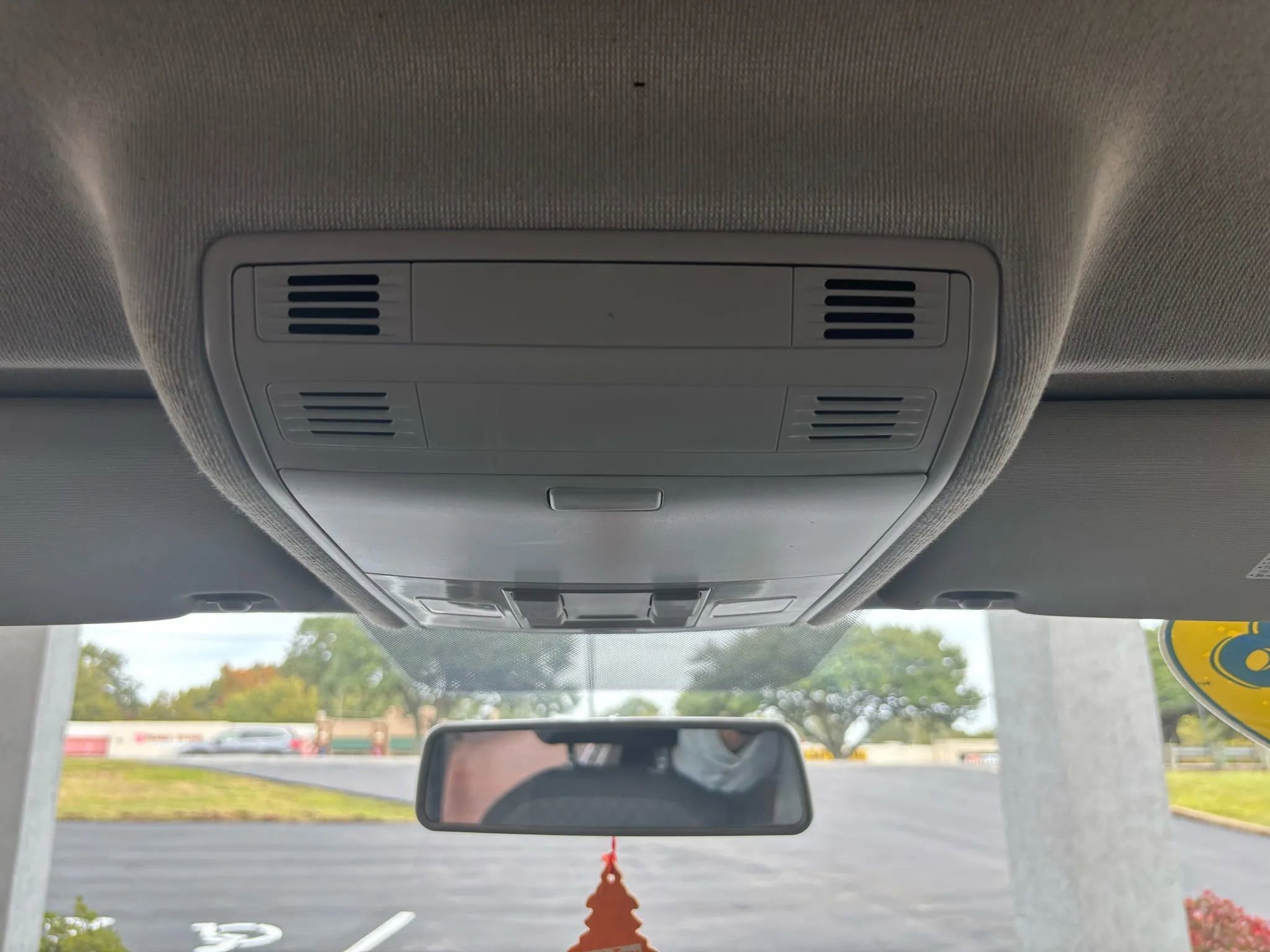 Used 2018 Volkswagen Tiguan S image 18