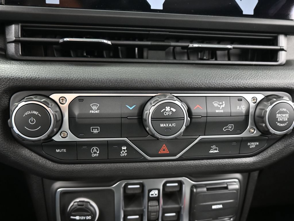 New 2026 Jeep Gladiator Sport AWD/4WD image 17