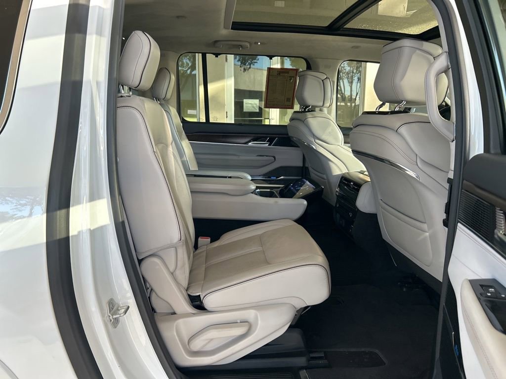 Used 2023 Jeep Grand Wagoneer L Series II image 37