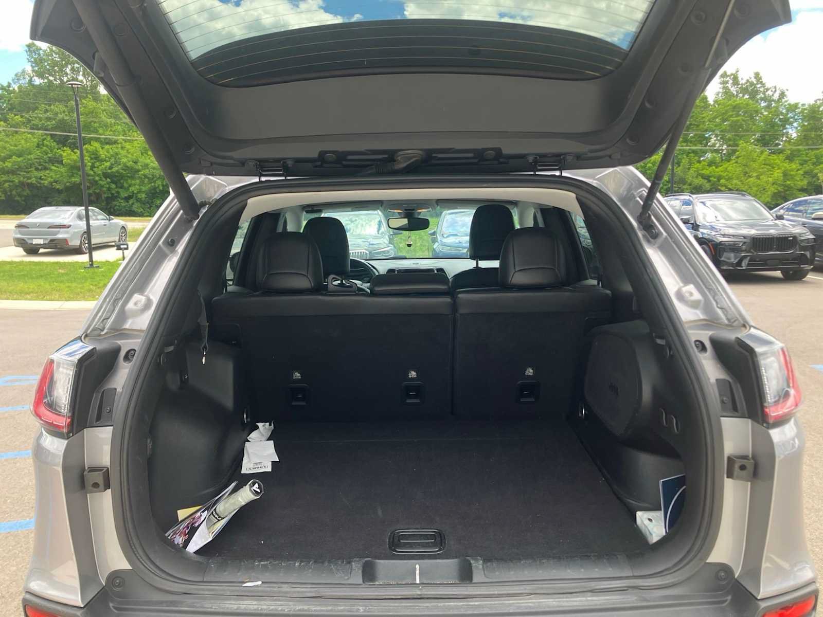 Used 2019 Jeep Cherokee Limited AWD/4WD image 19