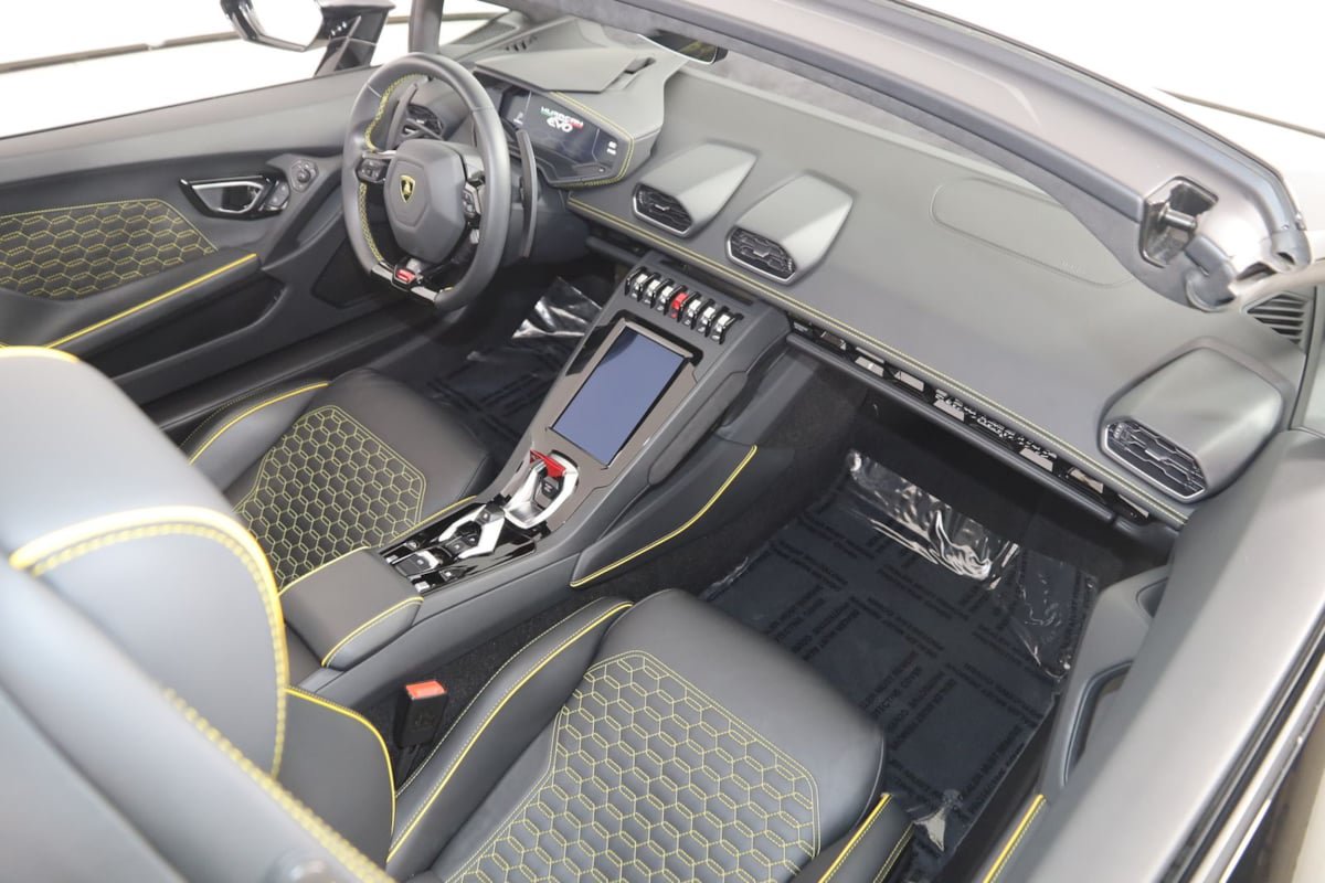 Used 2023 Lamborghini Huracan EVO RWD image 19