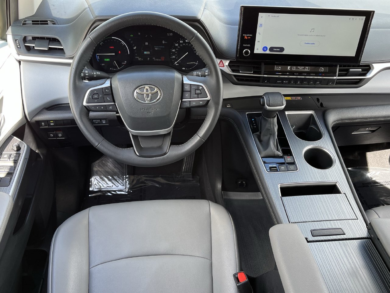 Used 2025 Toyota Sienna XLE FWD image 10