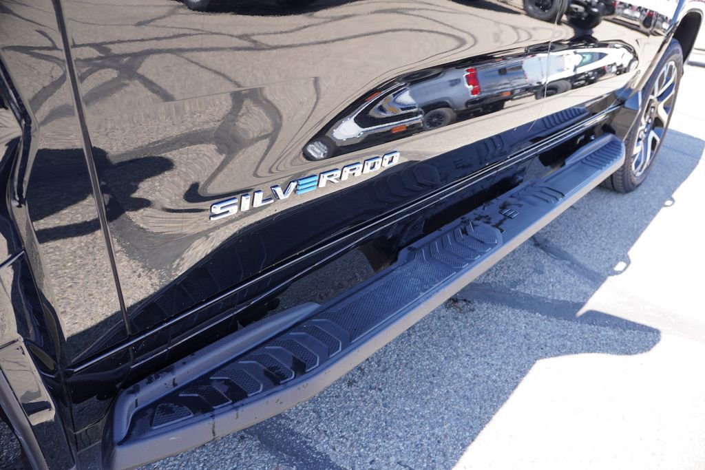 Certified 2025 Chevrolet Silverado EV RST AWD/4WD image 14