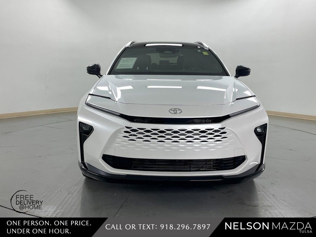 Used 2025 Toyota Crown Signia w/ Advanced Technology Package image 2