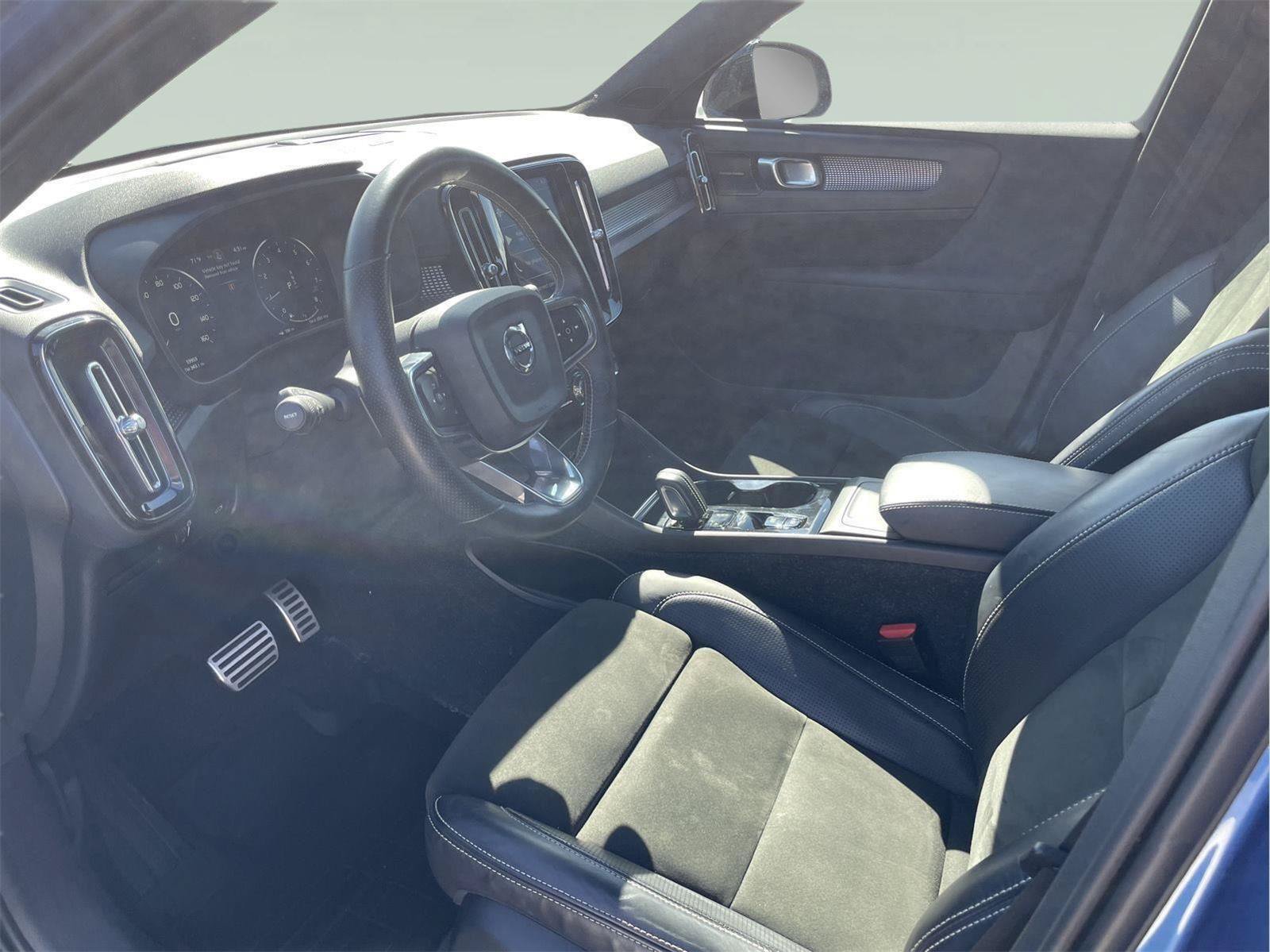 Used 2021 Volvo XC40 T5 R-Design w/ Advanced Package AWD/4WD image 11