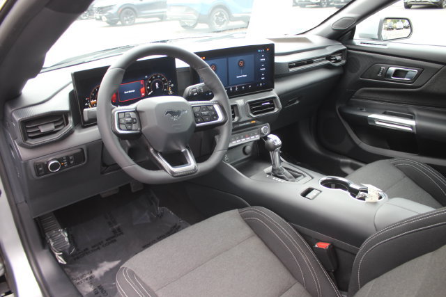 Used 2024 Ford Mustang Coupe RWD image 3